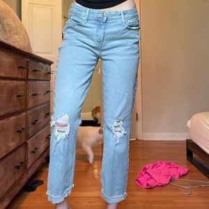 Levi’s mid rise boyfriend jeans light wash